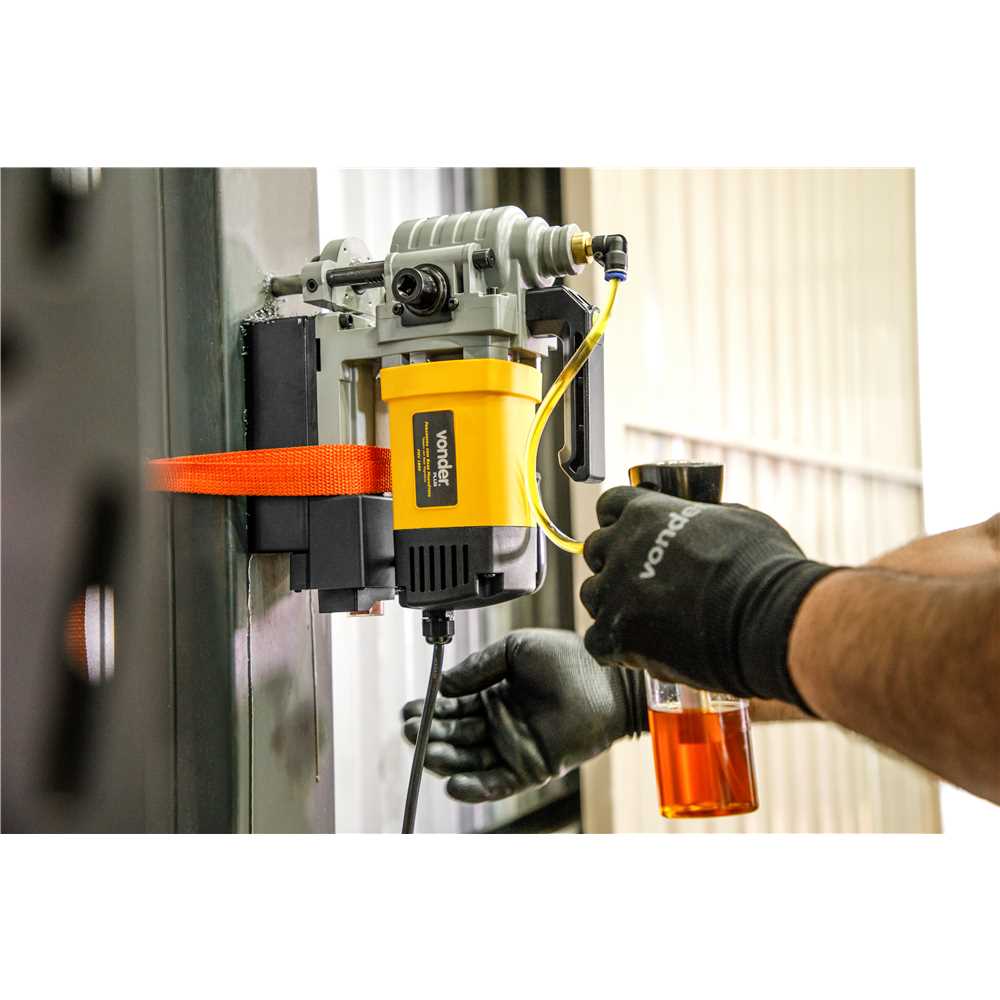 Furadeira com base magnética FMV 1880 - VONDER PLUS - Ferramentas